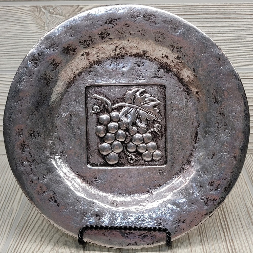 Grasslands Road Vineyard Accent Plate 8in Silver‎ Aluminum Grape Motif 447642